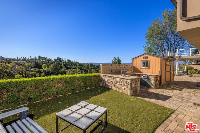Building Photo - 17108 Oak View Dr