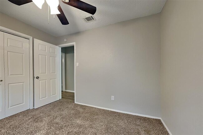 Building Photo - 27 S Brook Pebble Ct