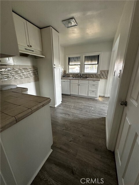 Building Photo - 1223 W 64th St