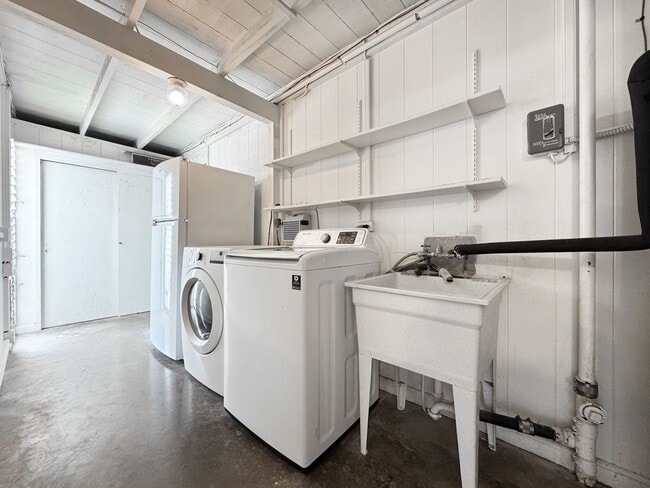 Building Photo - Pet Friendly Kailua House with Solar Hot W...