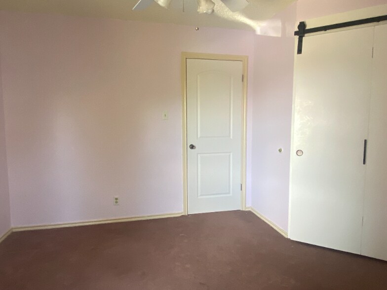 Building Photo - 7742 Claridge
