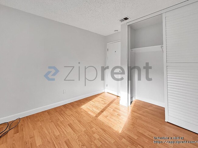 Building Photo - 320 Barbara Ln