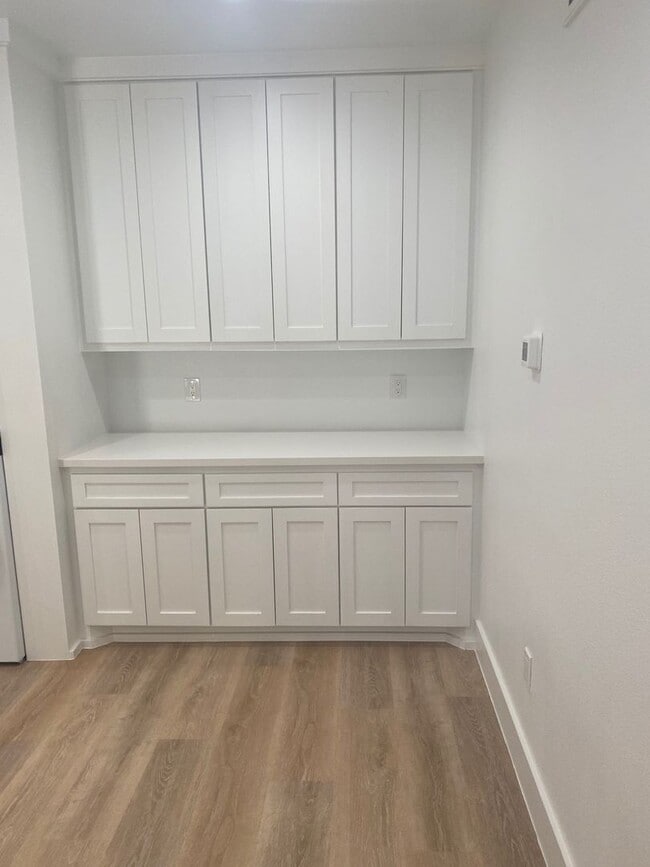 Building Photo - Marina Pointe One Bedroom Unit