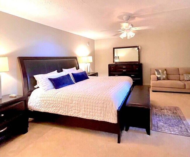 Building Photo - 5380 N Ocean Dr