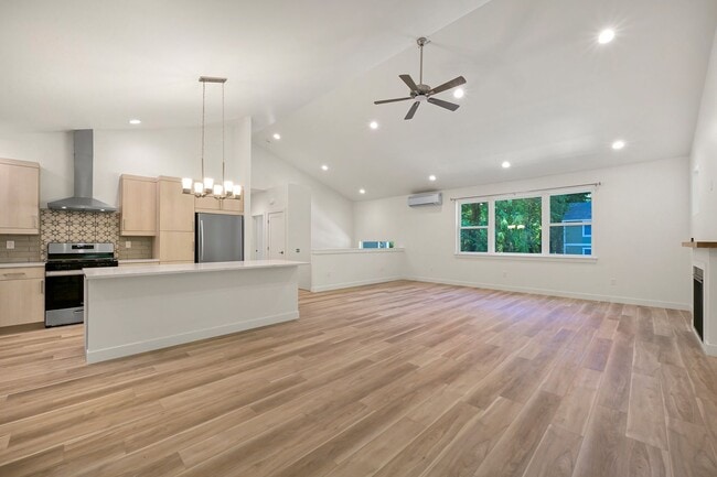 Building Photo - Move in Special - 50% off 1st Month Rent: ...