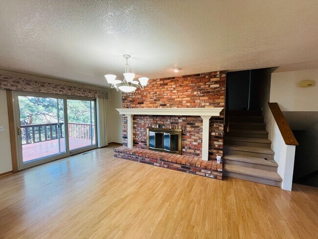 Building Photo - Beautiful 5 bed/3 Bath Home in Heights