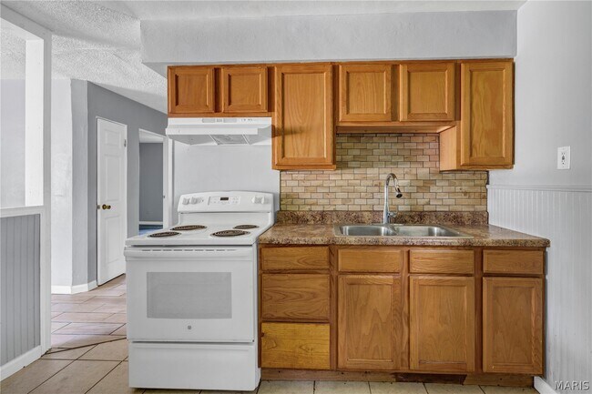 Building Photo - 9713 Dennis Dr