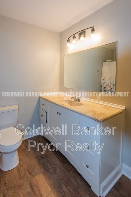 Building Photo - 150 Scenic Dr