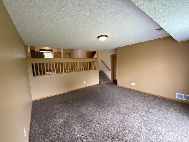 Building Photo - 6846 Gingham Ct