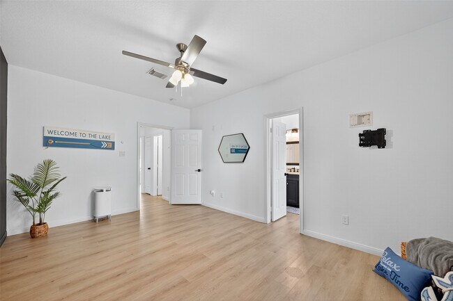 Building Photo - 803 Davis Rd