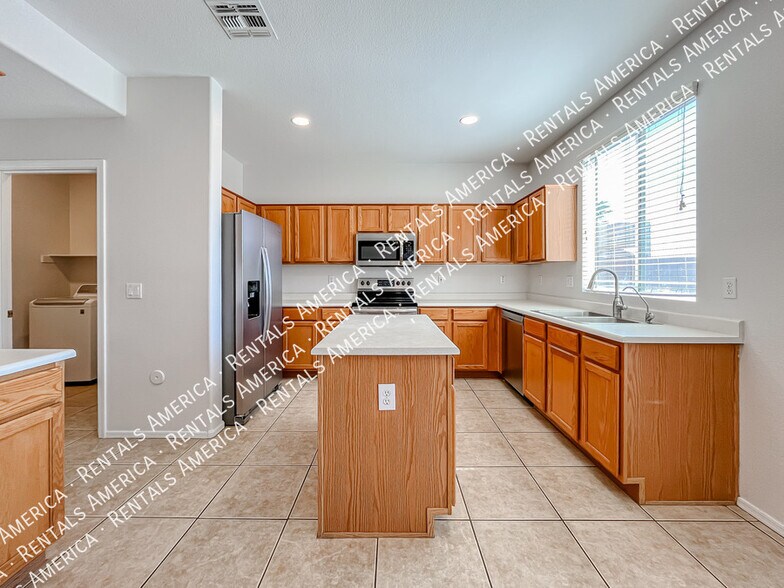 Building Photo - 9765 E Knowles Ave