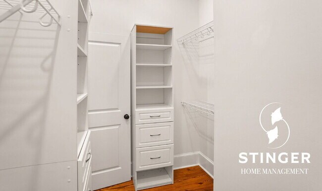 Building Photo - 14 Hayek St