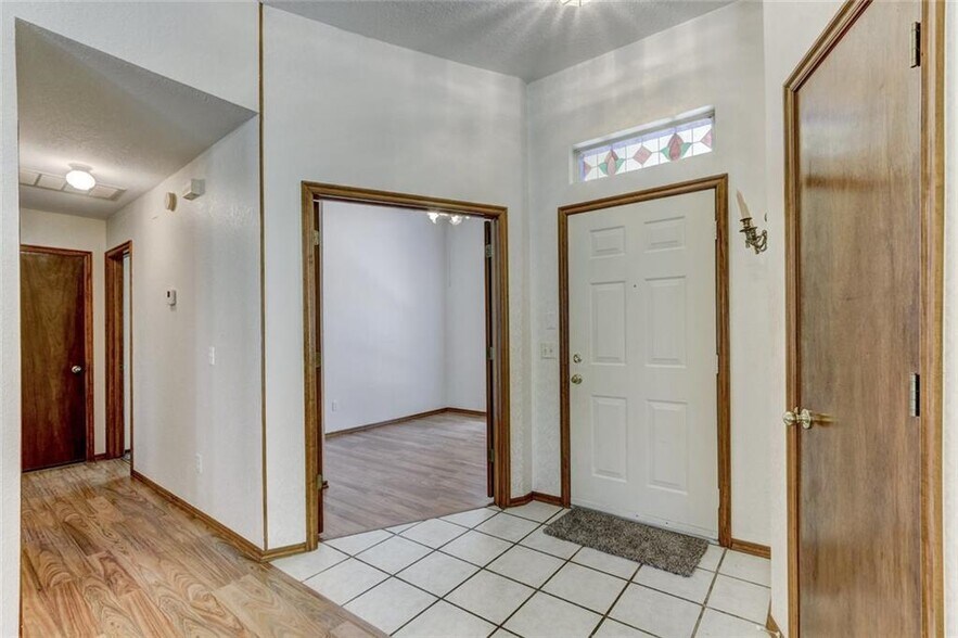 Building Photo - 305 Waterfront Dr