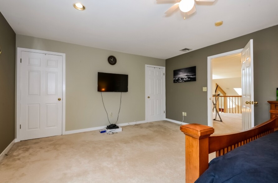 Building Photo - 94 Hagerman Ct