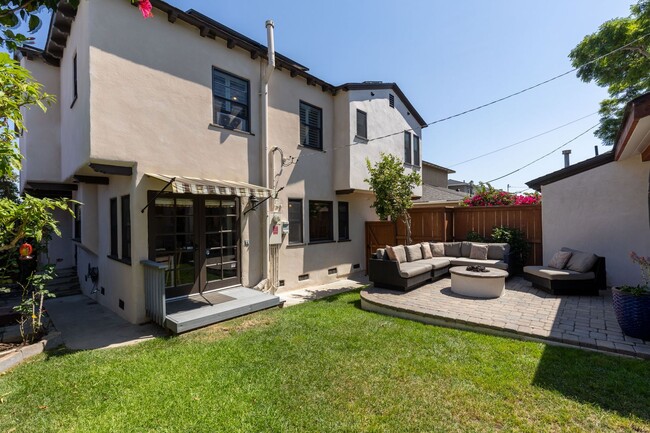 Building Photo - Gorgeous Historic Point Loma Home! Solar! ...