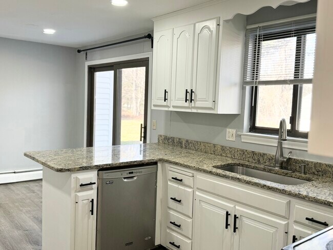 Building Photo - 12 Echo Ln