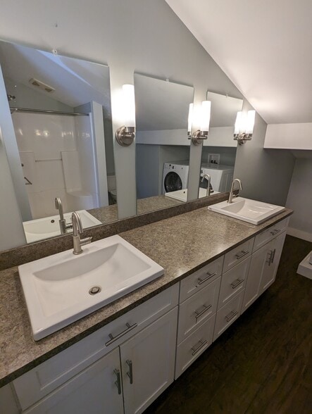 Building Photo - 401 State St