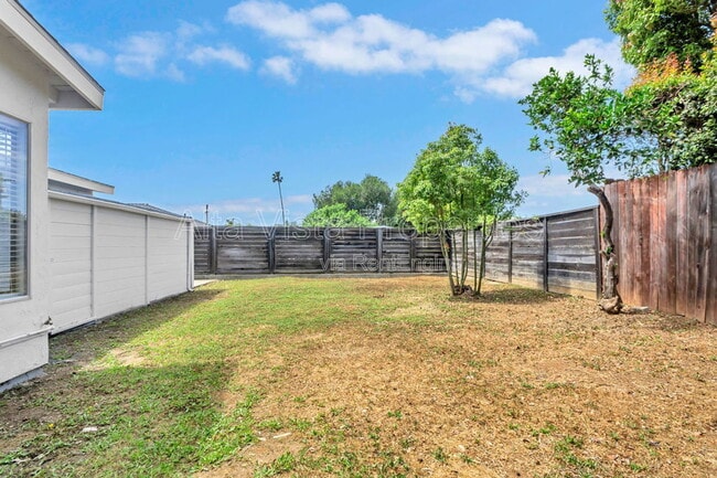 Building Photo - 4722 Mt La Palma Dr