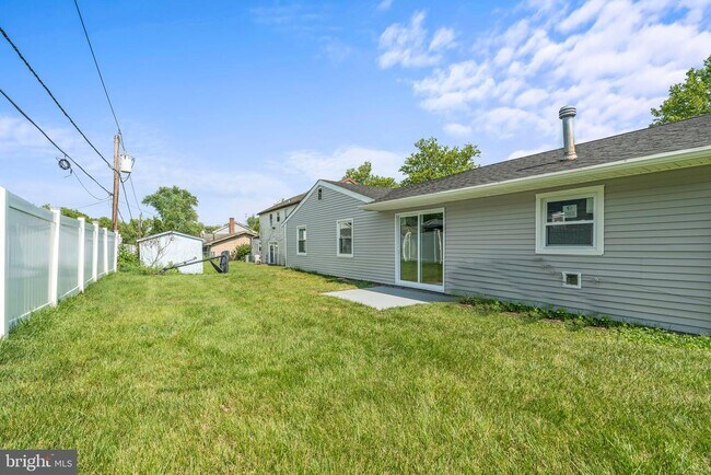Building Photo - 29 Hinsdale Ln
