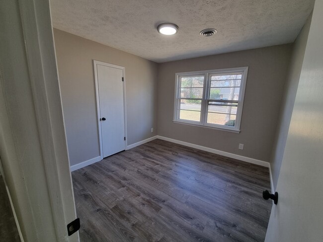 Building Photo - 967 Sanchez Dr