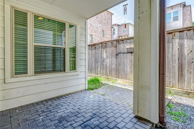 Building Photo - 2209 Chenevert St