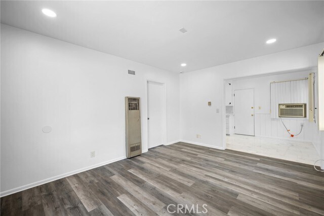 Building Photo - 2025 Broadview Dr