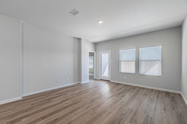 Building Photo - 801 Leavenworth Dr