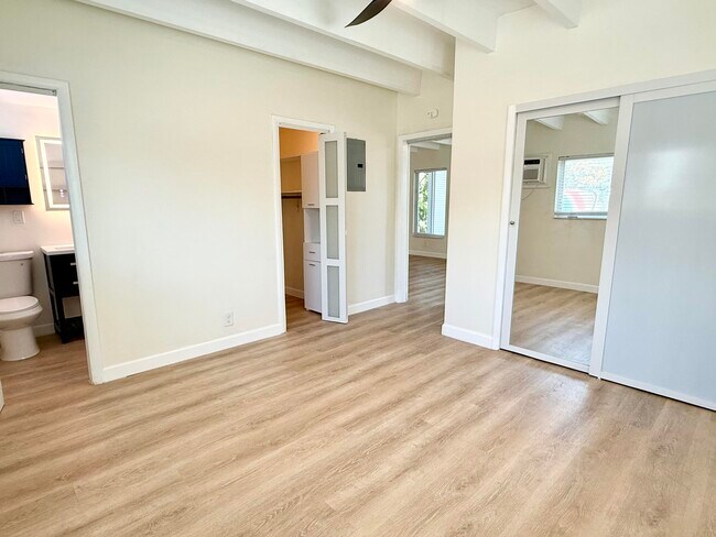 Building Photo - 1520 S Lake Dr