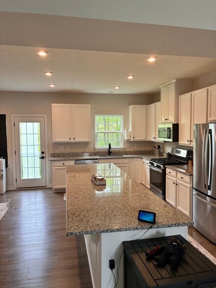 Kitchen - 6832 Frey Ln