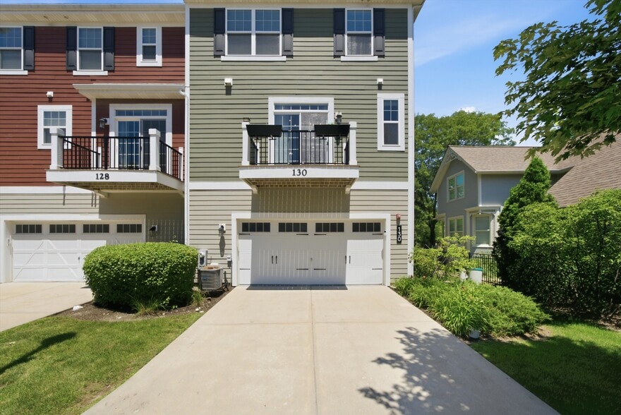 Building Photo - 130 Waterbury Cir