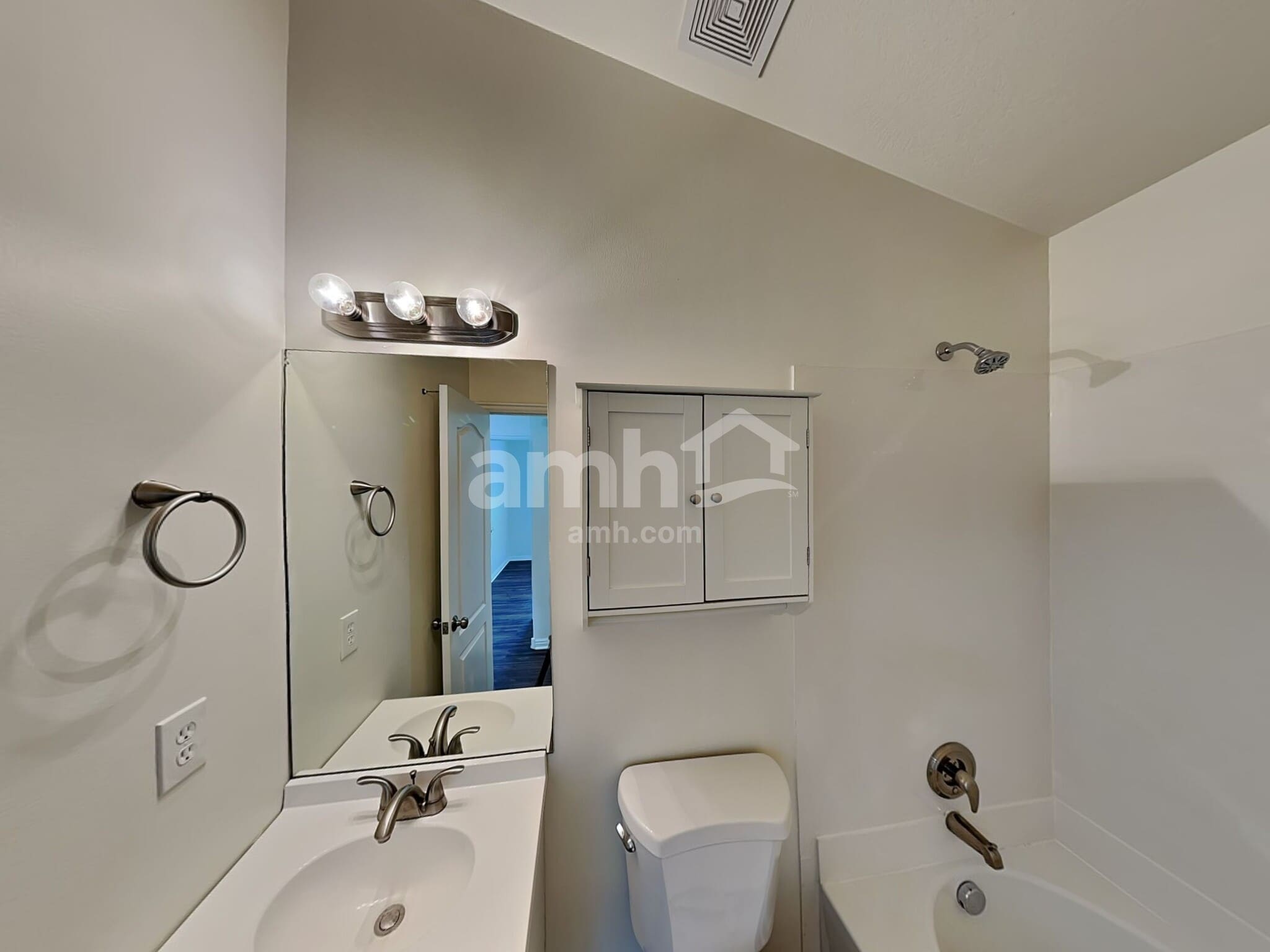 Building Photo - 939 740 S