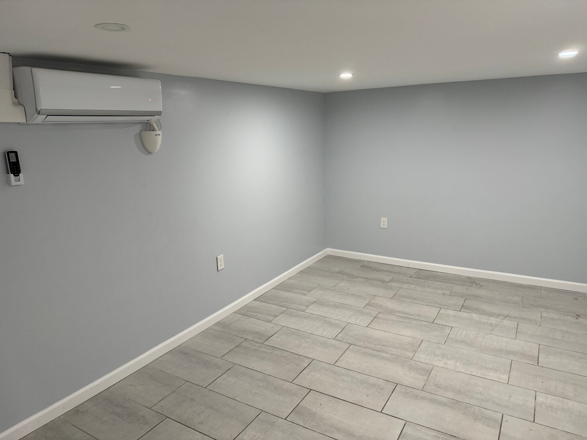 Building Photo - 288 2nd Ave W