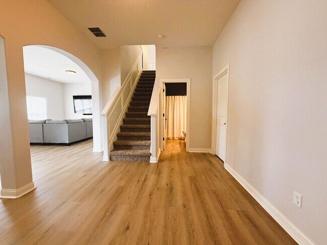 Building Photo - 8123 Autumn Dr