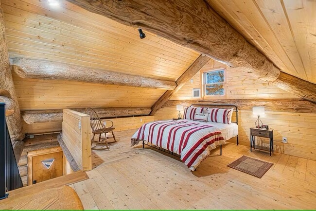 Building Photo - Furnished Log Cabin Extended Stay Summer Rental