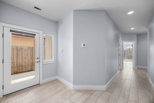 Building Photo - 4618 Nichols St