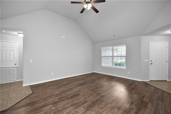 Building Photo - 1240 Lariat Dr