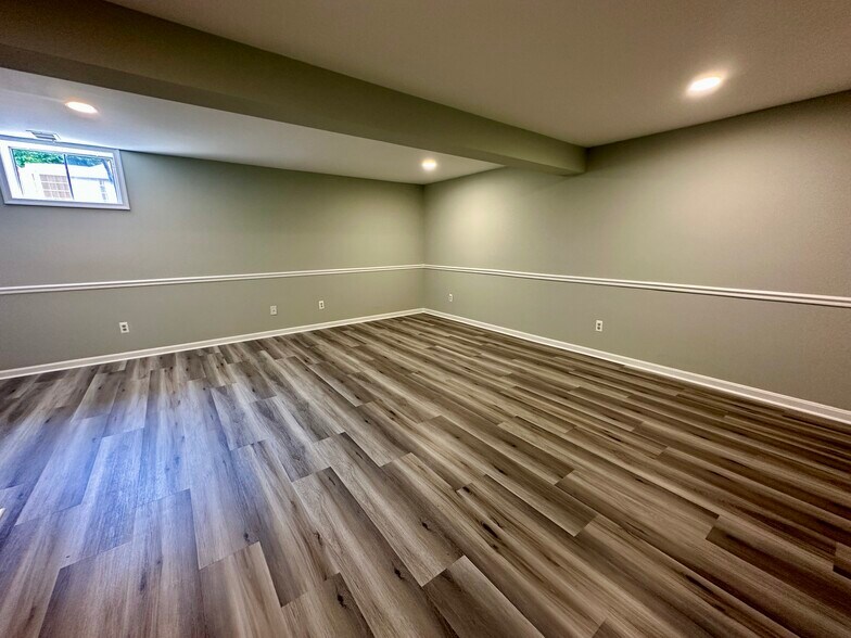 Building Photo - 6731 Sandpiper Ct
