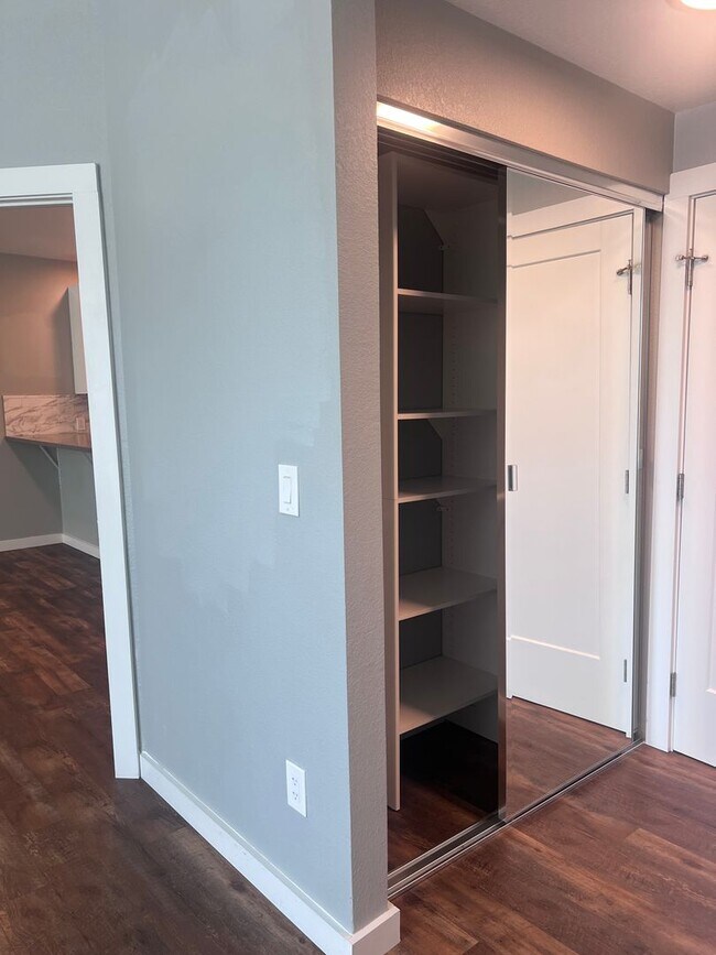 Building Photo - Spacious 1 Bedroom with Tons of Light, High Ceilings & Full Size Washer/Dryer Inside