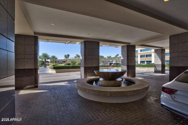 Building Photo - 2211 E Camelback Rd