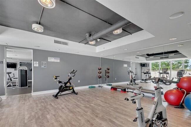 Building Photo - 1871 NW S River Dr