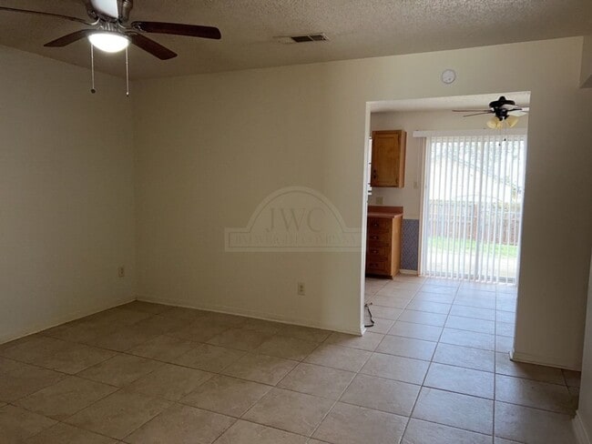 Building Photo - 206 Sorrell Dr