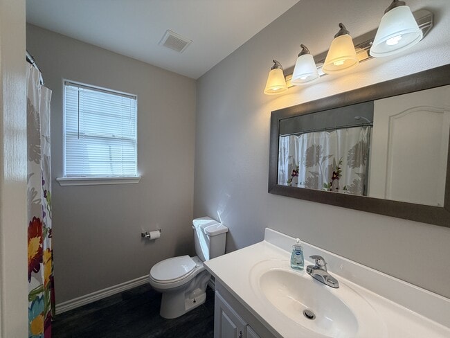 Building Photo - 103 S 4th St