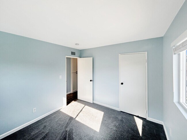 Building Photo - Stunning 3BD/1.5 BA W/ Attached Garage & P...