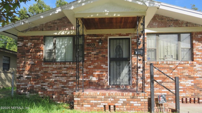 Building Photo - 1609 W 13th St