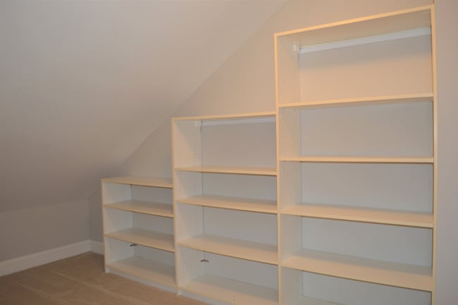 Building Photo - Large Townhouse 3 Bedroom 2 Full Baths and...