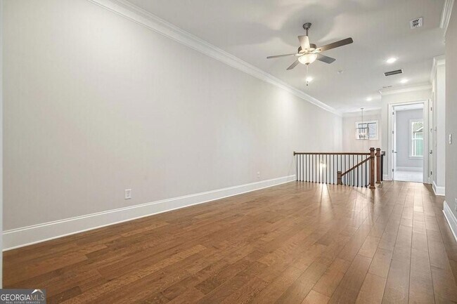 Building Photo - 123 Village Green Ave