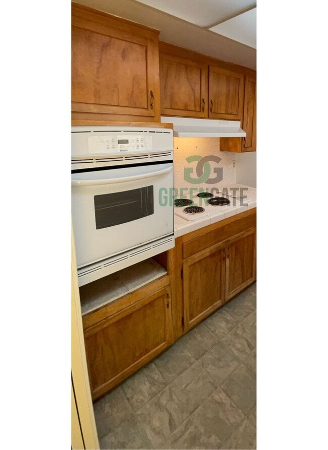 Building Photo - 925 Charleston Ave