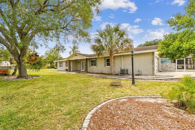 Building Photo - 1302 Brandonwood Dr