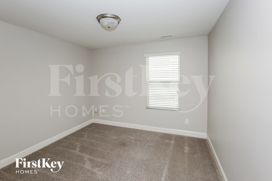 Building Photo - 9225 Evans Creek Ct