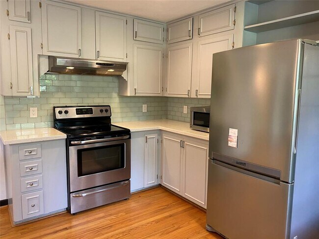 Building Photo - 5242 Beechnut St